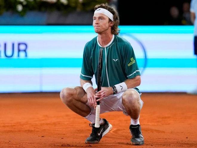 绩再添一笔 绩再添一笔